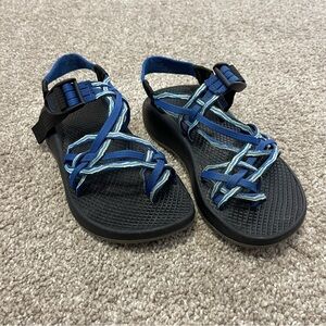 Women’s Blue Wavy Three Strap Chacos